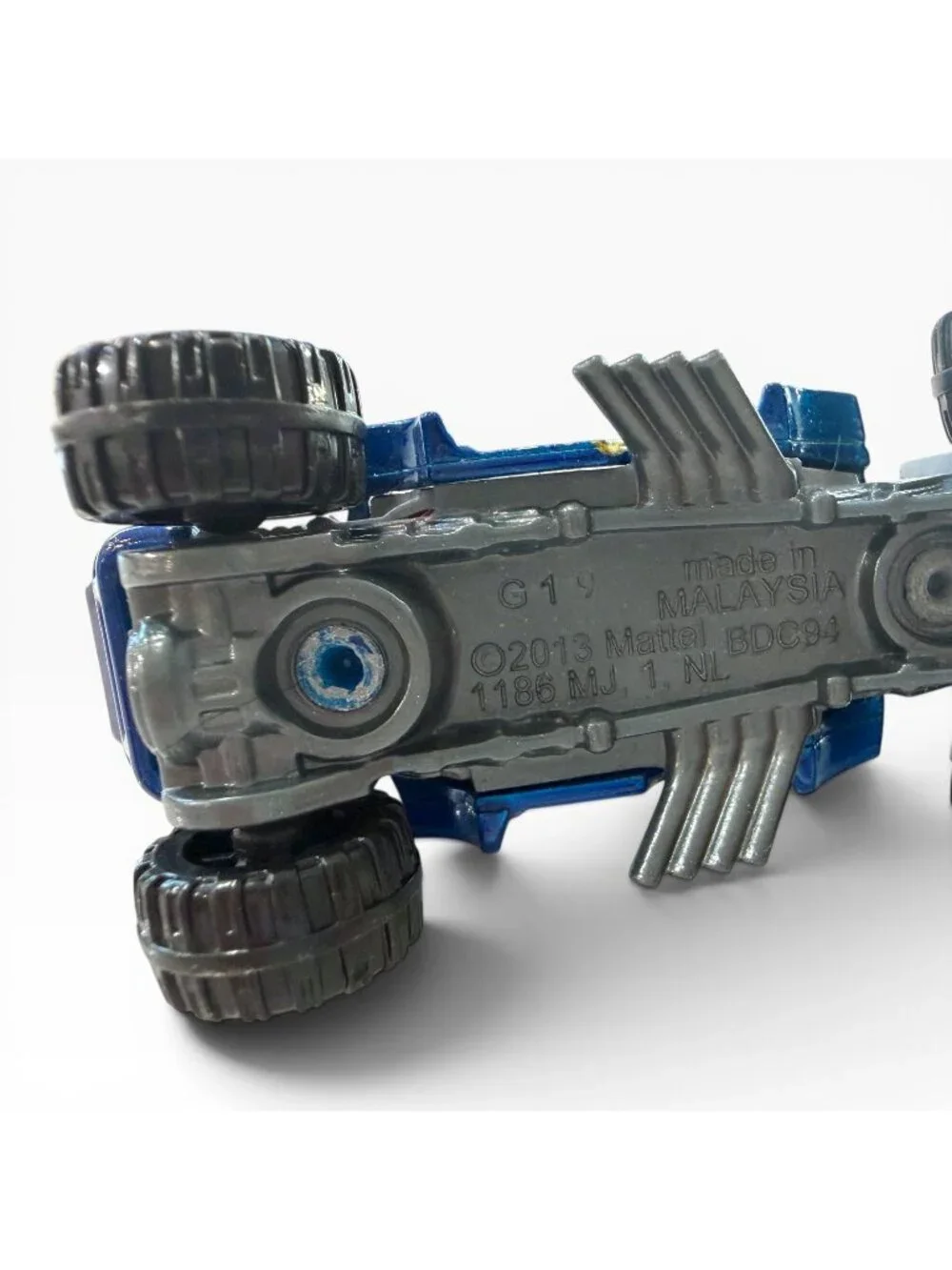 Hot Wheels Mountain Mauler Blue with Pink Seats diecast car toy